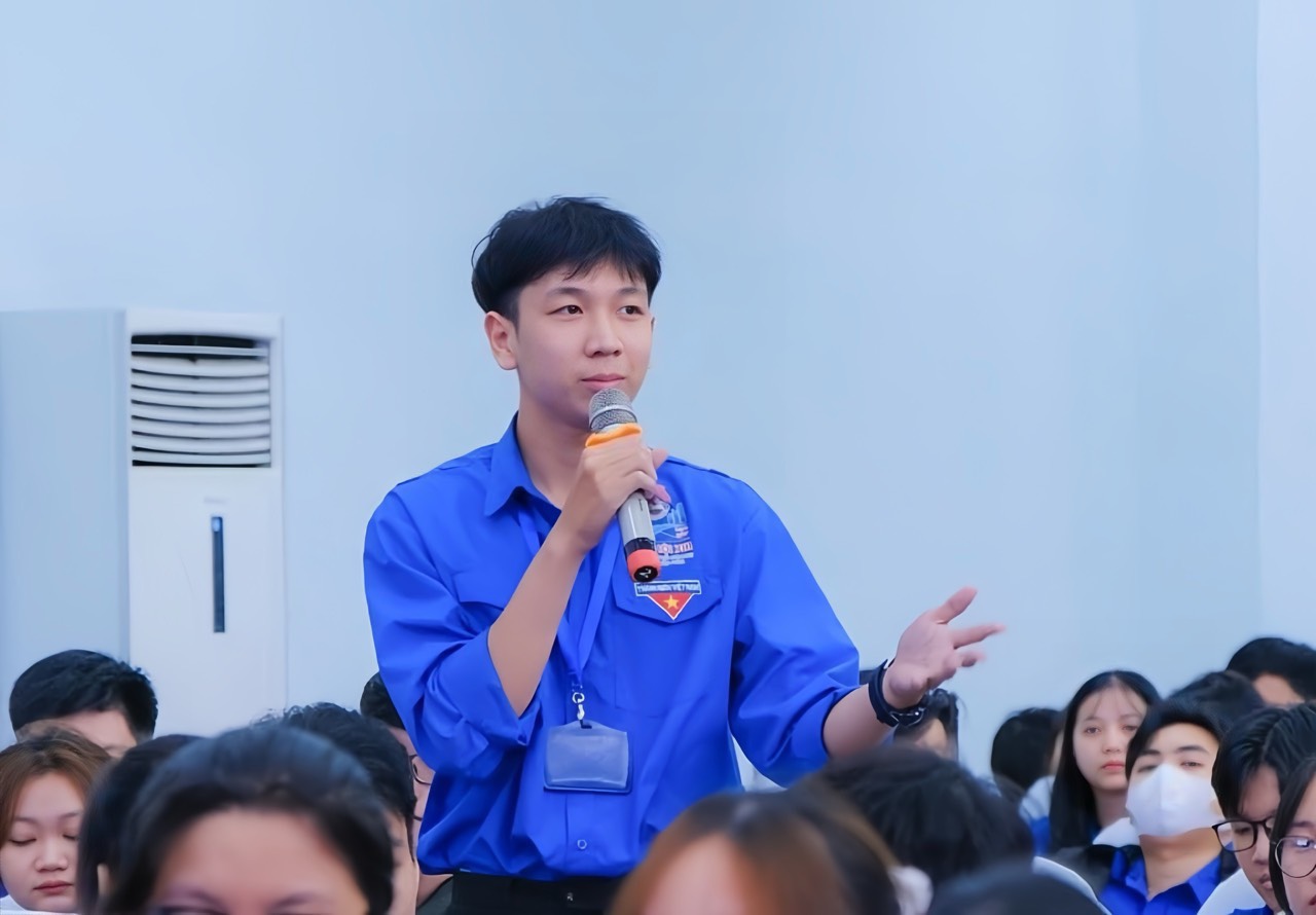 Sinh viên Lê Nguyễn Phi Long - tấm gương Đảng viên trẻ tiêu biểu phấn đấu từ công tác Đoàn - Hội